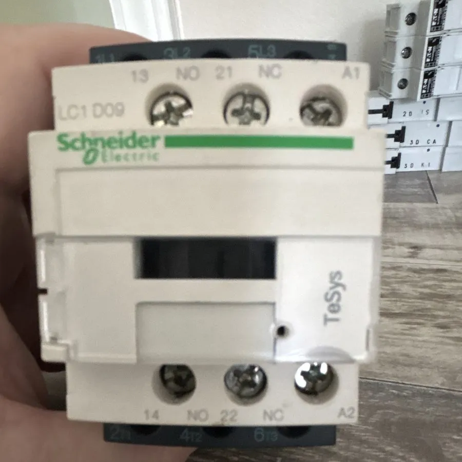Контактор Schneider Electric LC1D09 TeSys Contactor 25A 690V 50/60Hz 6kV 3 Pole