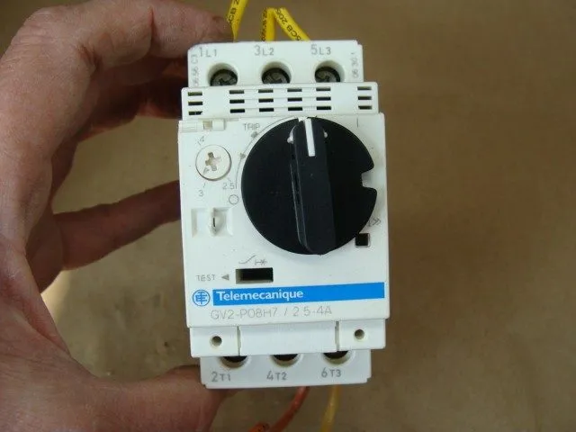 Автоматический выключатель TELEMECANIQUE MANUAL MOTOR STARTER CIRCUIT BREAKER GV