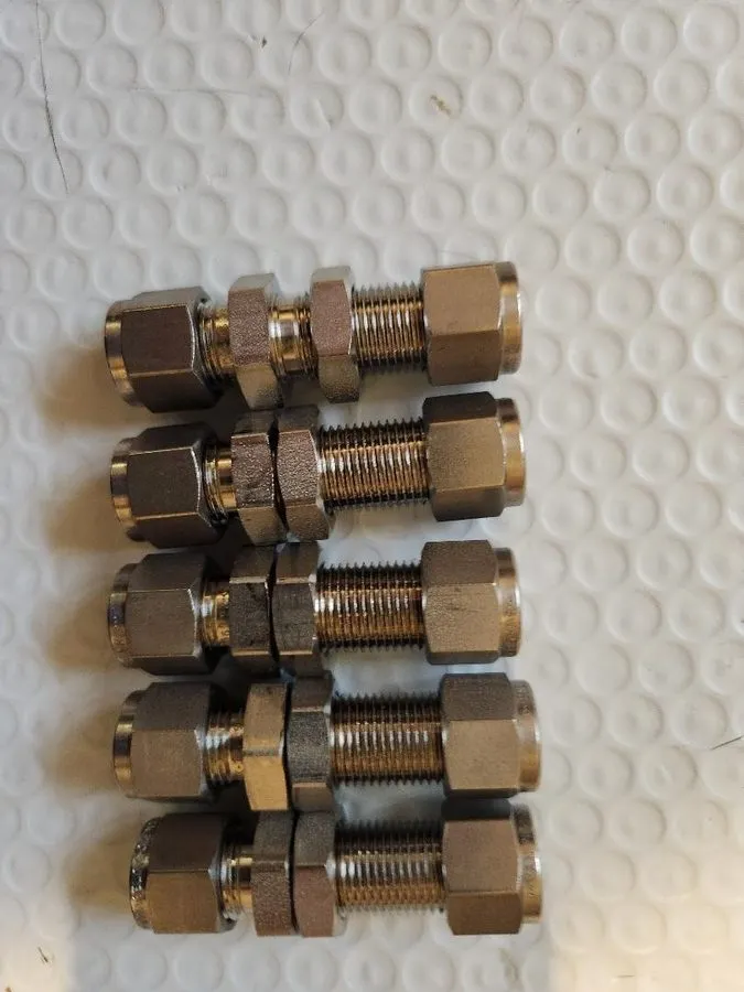 Фитинг FIVE SWAGELOK SS Tube Fitting Bulkhead Union SS-600-61 3/8"