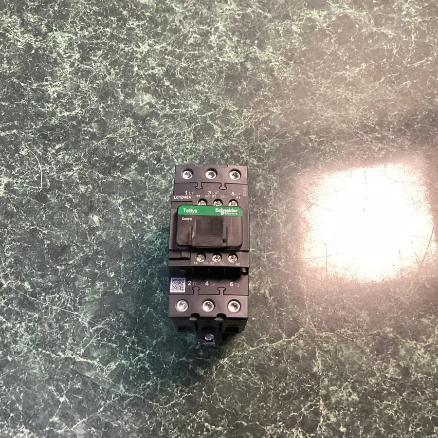 Контактор Schneider Electric TeSys D LC1D40A Contactor 40A 3P 110V AC Coil