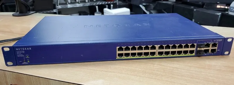Коммутатор Netgear Prosafe FS728TPv2 24-Port PoE Smart Ethernet Switch Rackmount — фото лота 1