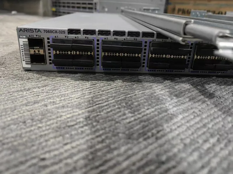 Коммутатор ARISTA DCS-7060CX-32S-R 32x 100GbE QSFP28 & 2x10G SFP+ Switch 2xPSU