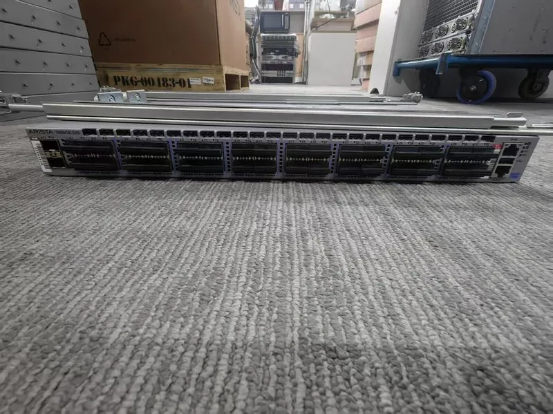 Коммутатор ARISTA DCS-7060CX-32S-R 32x 100GbE QSFP28 & 2x10G SFP+ Switch 2xPSU — фото лота 2