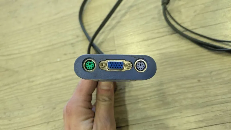 KVM-переключатель Linksys ProConnect (KVM2KIT) 2-Ports External KVM switch PS/2