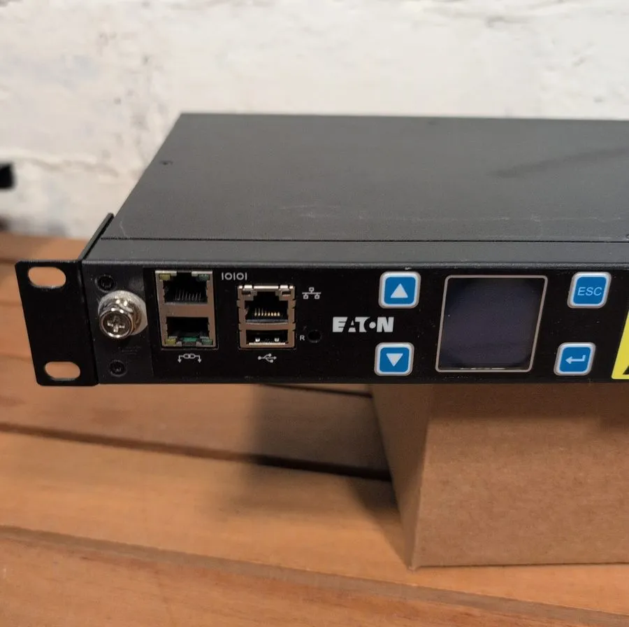 Блок розеток PDU Eaton EMAT10-10 Managed Rack PDU 3.84kW max 200-240V 16A 50-60H