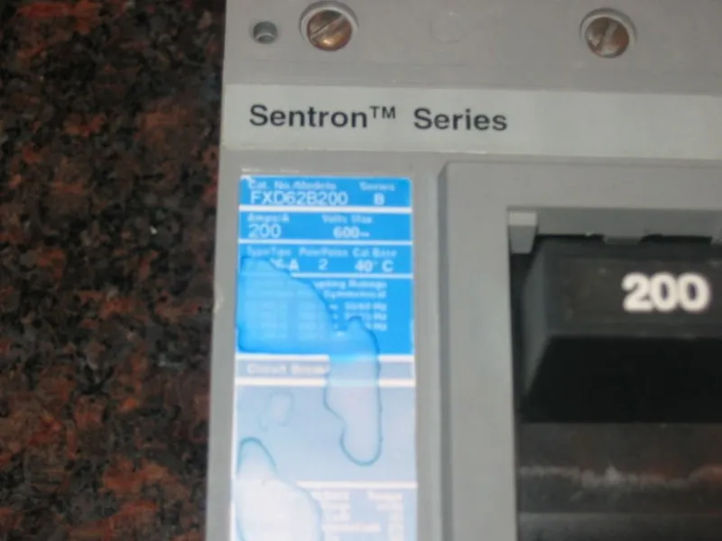Автоматический выключатель Siemens Sentron Circuit Breaker FXD62B200 200 Amp 600