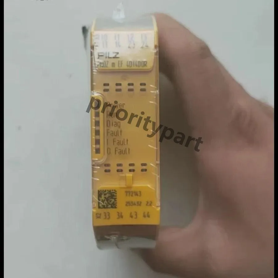 Реле безопасности PILZ 772143 PNOZ m EF 4D14D0R Safety Relay Module