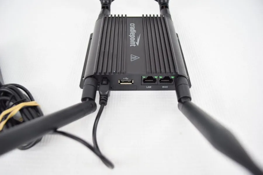 Маршрутизатор Cradlepoint IBR600B-LP4 LTE Wireless Router