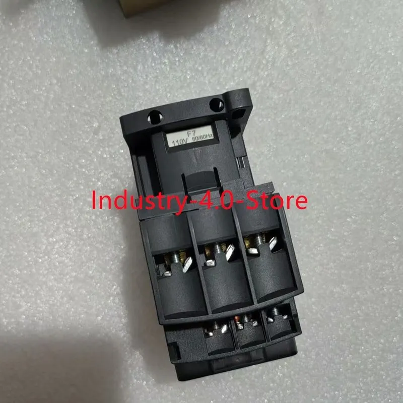 Контактор Schneider LC1D32F7 TeSys D IEC Contactor LC1D32 110V AC Coil, 32A, 3P, — фото лота 3
