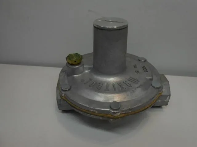 Трубопроводная арматура Maxitrol 325-3L 1/2" Gas Line Pressure Regulator CSA/ANS