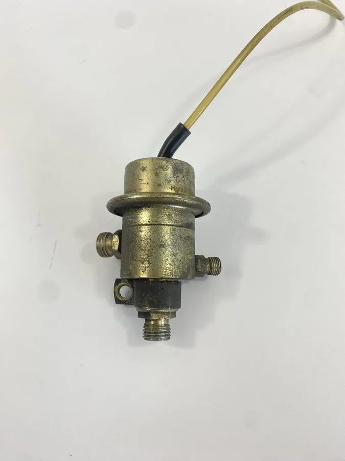 Трубопроводная арматура Mercedes Benz CIS Injection Bosch FPR Fuel Pressure Regu