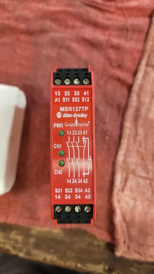 Реле безопасности Allen Bradley MSR127TP (440RN23132) Safety Relay, 24VAC