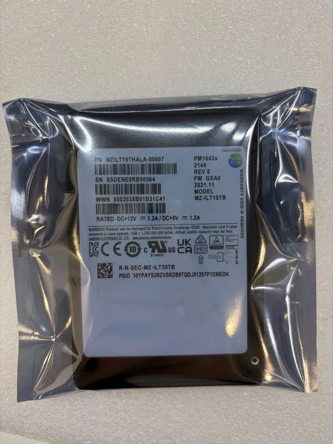 SSD-накопитель Samsung PM1643a 15.36TB SAS 12Gbps 2.5" SSD MZILT15THALA-00007 10