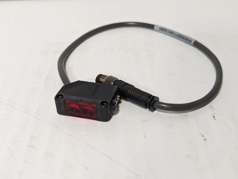 Фотоэлектрический датчик OMRON E3Z-R81-J0 Retro Reflective Photoelectric Sensor 