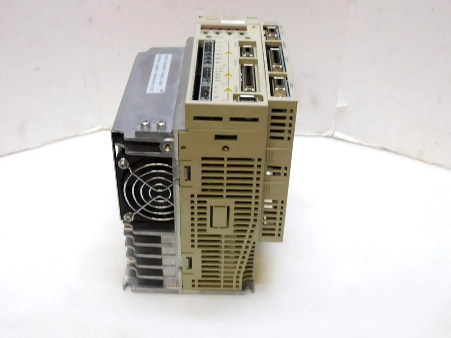Сервопривод YASKAWA SGDH-15AE SERVOPACK 200-230V 3PH 9.5A W/ JUSP-NS600 VER 0600