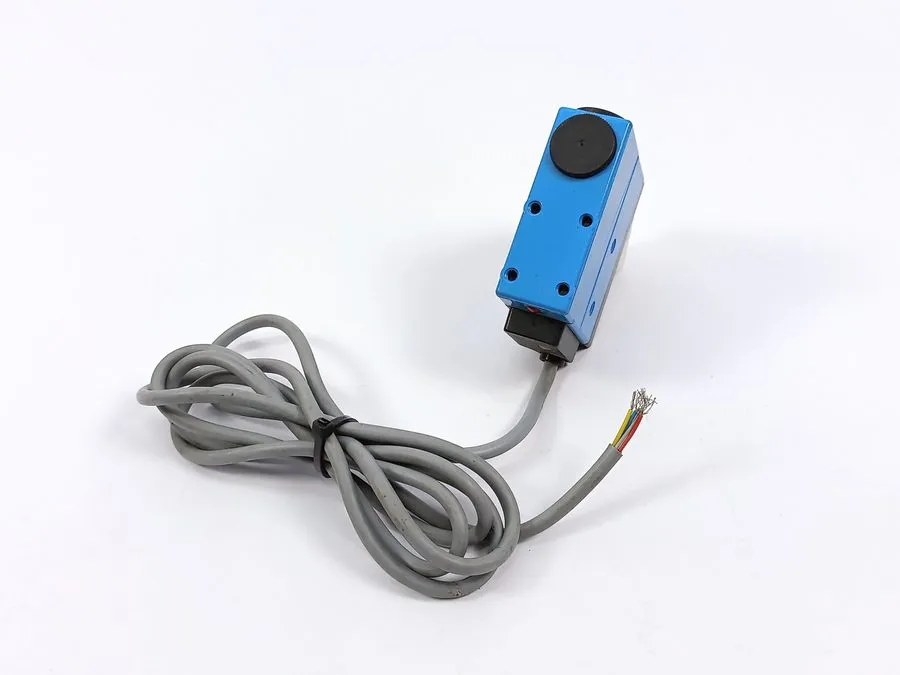 Фотоэлектрический датчик SICK 1006527 NT6-03023 Photoelectric Sensor