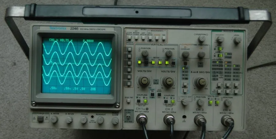 Осциллограф TEKTRONIX 2246 4 Channel 100 MHz Oscilloscope