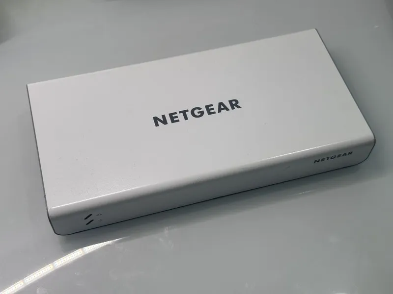 Коммутатор Netgear 8-Port Gigabit PoE App Managed Smart Cloud Switch 2 SFP Port