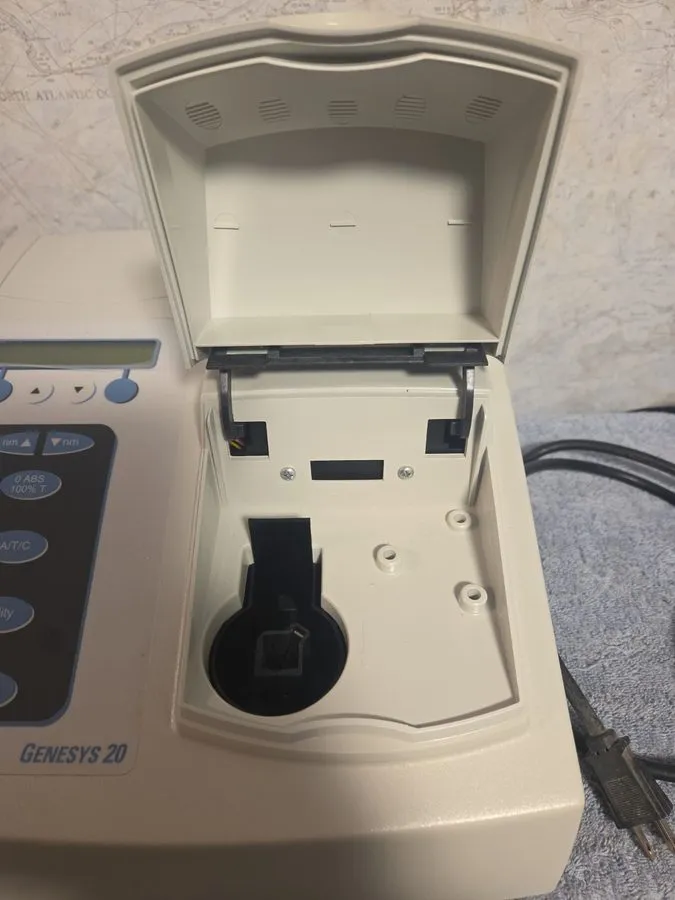 Спектрофотометр Thermo Fisher Scientific Genesys 20 Spectrophotometer 1.0AMPS 40 — фото лота 2