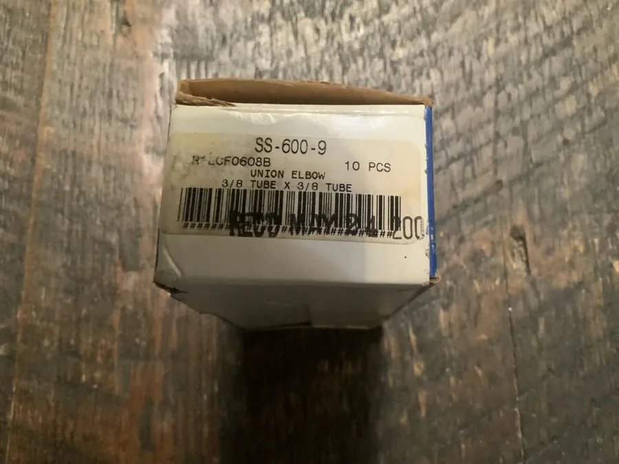 Фитинг Swagelok SS-600-9 Union Elbow 3/8” Tube Fitting Stainless Steel — фото лота 2