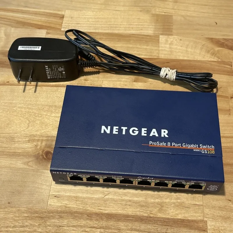 Коммутатор NETGEAR ProSAFE GS108v3 8-Port Gigabit Ethernet Network Switch Unmana