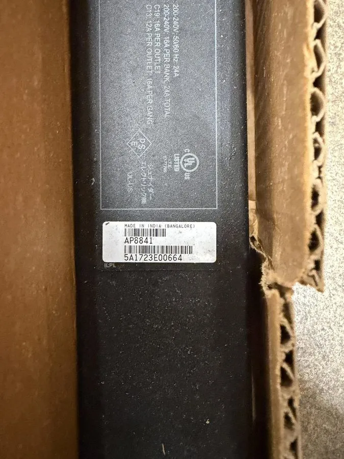 Блок розеток PDU APC AP8841 NetShelter Rack PDU Metered 0U 5.0kW 200V/208V 30A C