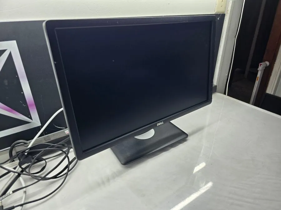 Монитор Dell UltraSharp U2312HM 23" LED Monitor 4-Port USB VGA DVI 1080p 2GFKN