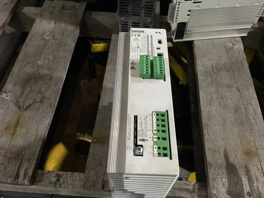 Электропривод Lenze Drive, EVF8204-E, input 230vac 17A, output 0-230vac, 9.5A, 2