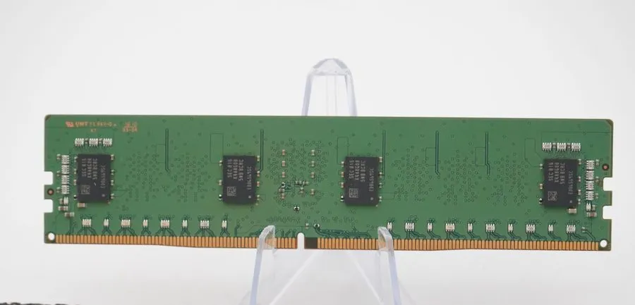 Модуль памяти Samsung 8GB DDR4-2400 ECC RDIMM 1Rx8 Server RAM M393A1K43BB0-CRC0Q