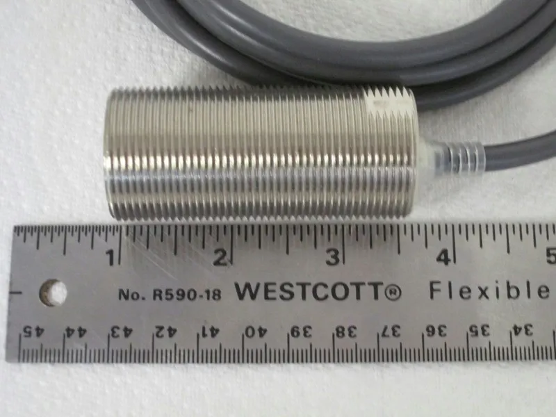 Датчик приближения Omron E2E2-10B1 DC 3-Wire Long Size Cylindrical Proximity Sen — фото лота 2