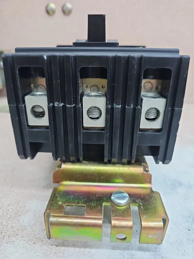 Автоматический выключатель Square D FA34070 Circuit Breaker 70A 3-Pole 480V SEE