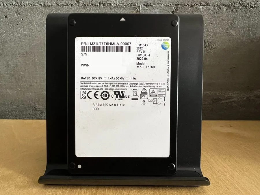 SSD-накопитель Samsung PM1643 Series 7.68TB SSD 2.5" SAS 12Gb/s MZ-ILT7T60 MZILT