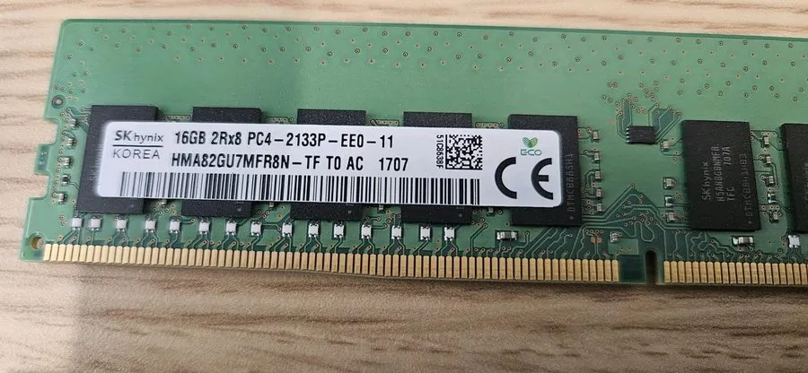 Модуль памяти SK Hynix 8GB (1x 8GB) PC4-2133P DDR4 ECC Server RAM HMA41GR7AFR8N-