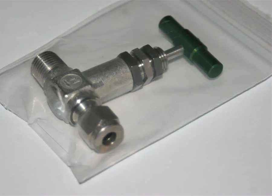 Клапан 1/4 MNPT x 1/4 Tube 316ss Shutoff Needle Valve Nupro Swagelok SS-4JB1