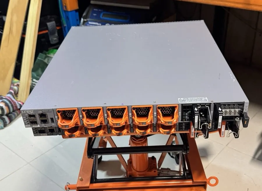 Коммутатор Juniper QFX5100-48S-D-3AFO 48-Port 10GbE SFP+ 6-Port 40GbE QSFP+ DC S