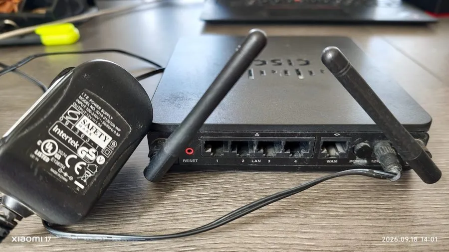 Маршрутизатор Cisco Small Business RV110W Wireless-N VPN Firewall Router