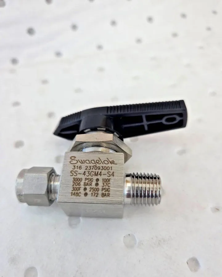 Клапан 1- Swagelok Stainless Steel 40G Series Ball Valve, 1/4", SS-43GM4-S4 — фото лота 1