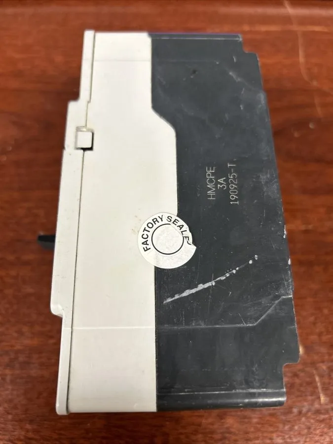 Автоматический выключатель Eaton HMCPE003A0C Molded Case Circuit Breaker 3a 480v — фото лота 1