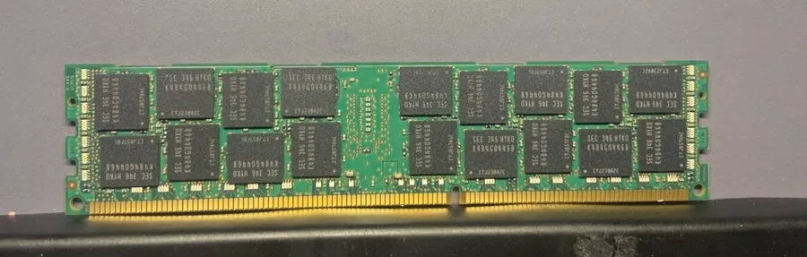 Модуль памяти Samsung 16GB 2Rx4 PC3L-12800R-11-11-E2-D3, M393B2G70BH0-YKO Server — фото лота 1