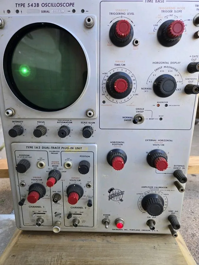 Осциллограф Vintage Tektronix Type 543B Analog Oscilloscope 30MHz 2-Channel w/1A