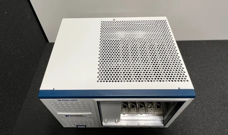 Шасси National Instruments PXIe-1073 PXI Express Chassis Mainframe, 5-Slot