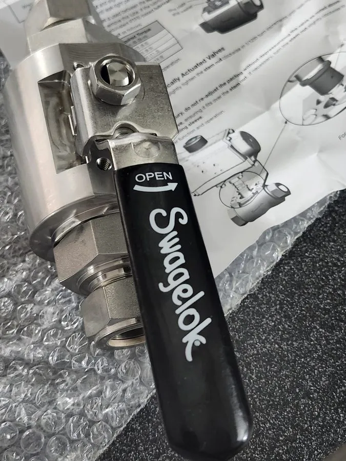 Клапан Swagelok SS 16GBS16 316 Stainless 4700 psi BALL VALVE 1" Compression — фото лота 1
