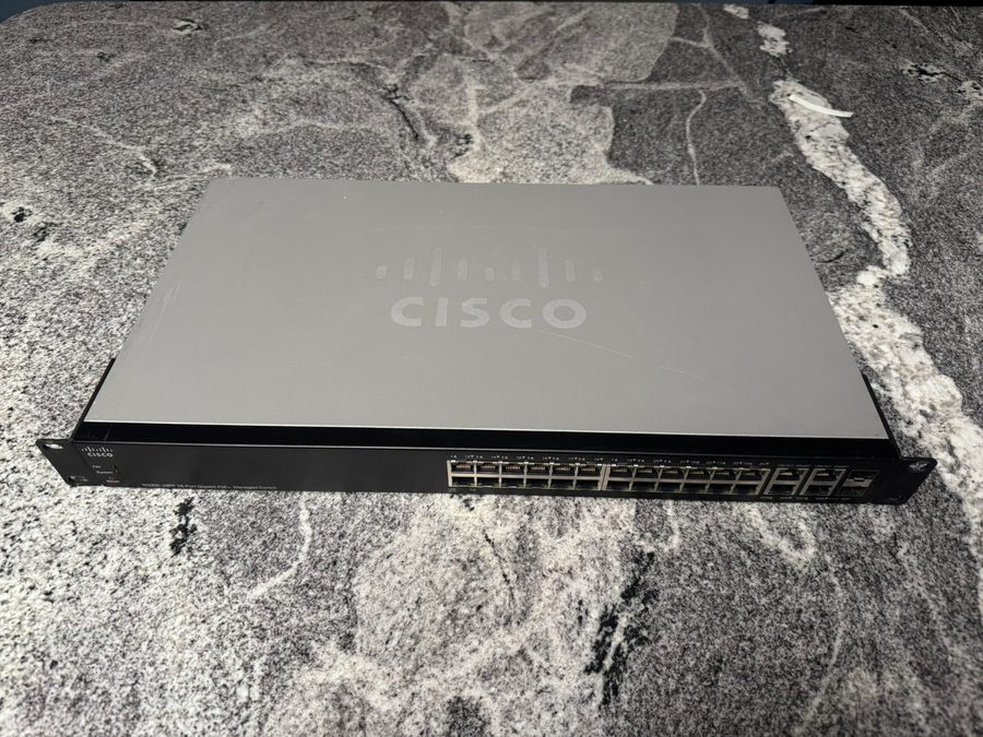 Коммутатор Cisco 28-Port GbE 2xSFP PoE 180W Managed Switch SG300-28P