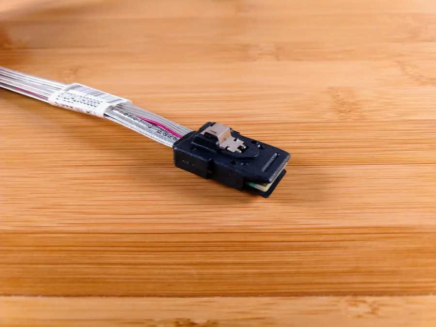 Кабель Supermicro CBL-0278L 34/44/54/64cm SFF-8087 to 4x SATA right angle + side