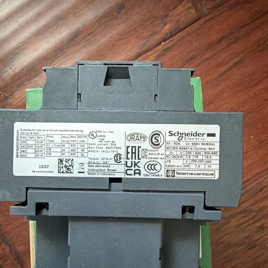 Контактор Schneider Electric TeSys LC1D093BL IEC Contactor 3PST-NO 24VDC 11A DIN