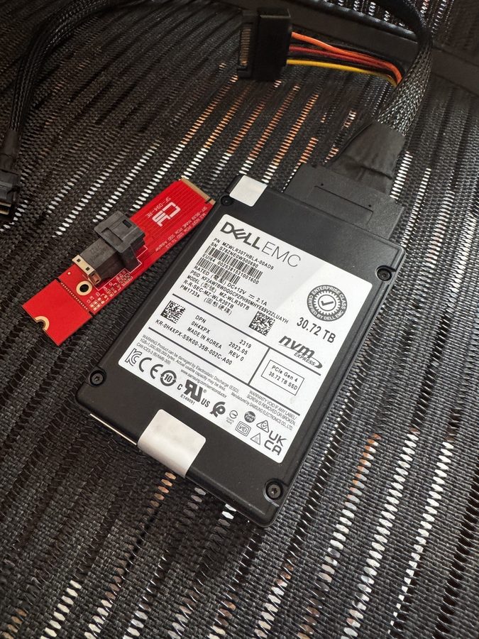 SSD-накопитель H4XPX Dell Samsung PM1733a 30.72TB NVMe PCIe Gen4 2.5" Intensive 