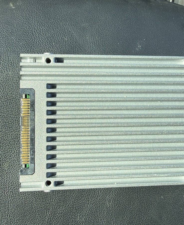SSD-накопитель 400 GB Intel DC P3700 2.5" SSD NVMe PCIe 3.0 Gen 3 x 4 U.2 SSDPE2 — фото лота 2