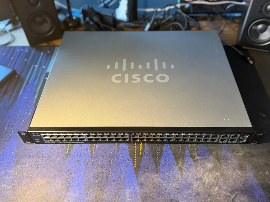 Коммутатор Cisco SG300-52MP-K9 V03 52-Port Gigabit PoE+ 740W Managed L3 Switch — фото лота 1