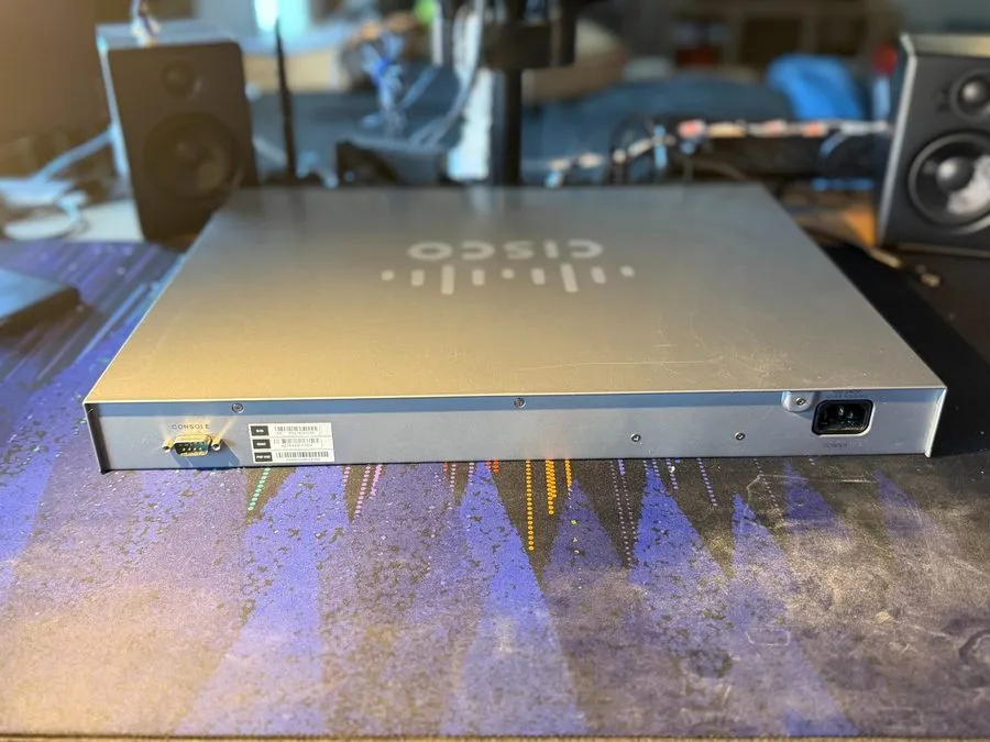 Коммутатор Cisco SG300-52MP-K9 V03 52-Port Gigabit PoE+ 740W Managed L3 Switch — фото лота 2