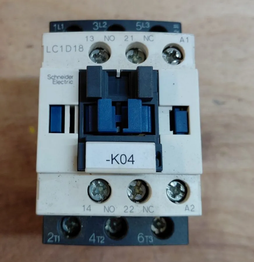 Контактор LC1D18P7 Schneider Electric TeSys D 18 A 3-Pole Contactor, 230 V AC Co